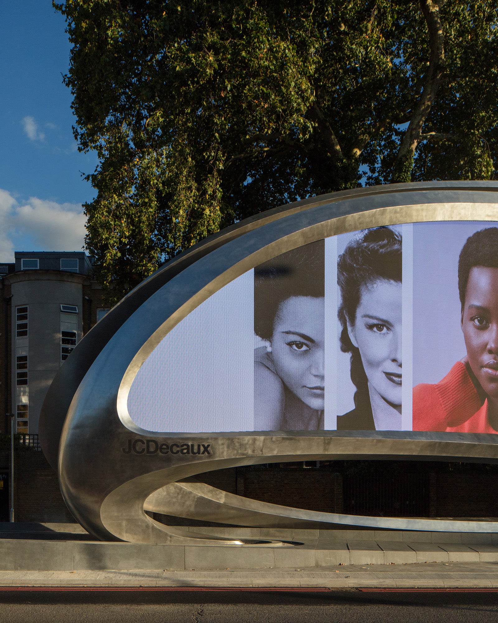 Zaha Hadid Design | Kensington Billboard for JCDecaux